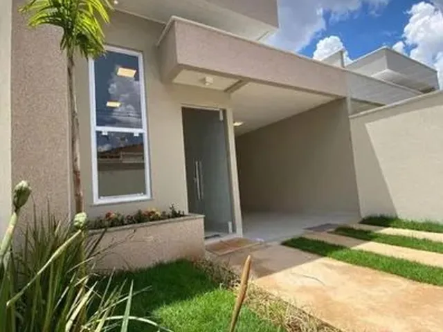 Imagem: Casa À Venda com 3 Quartos, 2 Banheiros