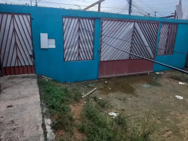Imagem: A casa possui 3 Dormitórios, 2 Banheiros, 4 Vagas na