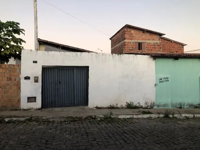 Imagem: Vendo Está Casa Ou Troco em Um Carro Aberto