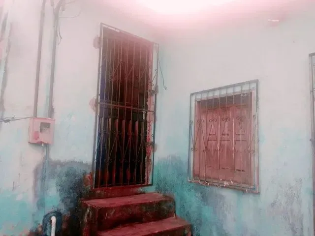 Imagem: Vende-Se Uma Casa com Outra Germinada