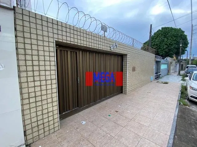 Imagem: Casa com 4 Quartos no Parque Araxá - Fortaleza/Ce