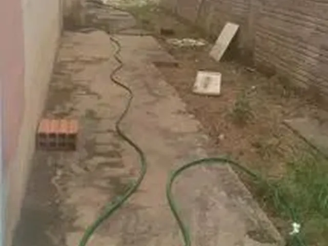 Imagem: A casa possui 2 Dormitórios, 1 Banheiro, 1 Vaga na garagem