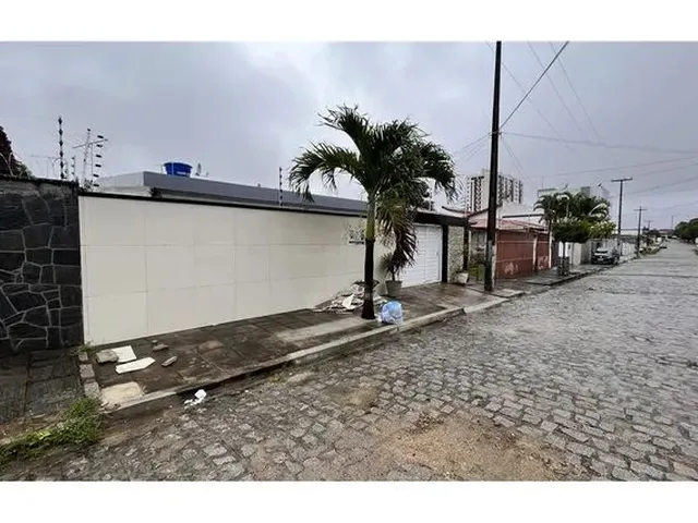 Imagem: A casa possui 3 Dormitórios, 1 Suíte, 3 Banheiros, 3