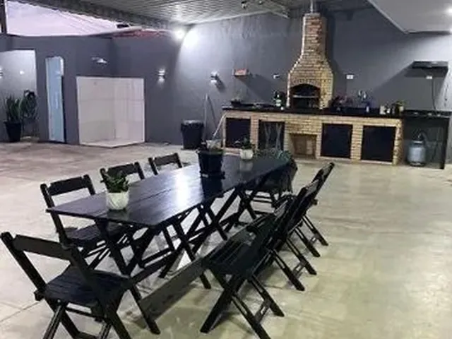 Imagem: A casa possui 4 Dormitórios, 3 Banheiros, 3 Vagas na