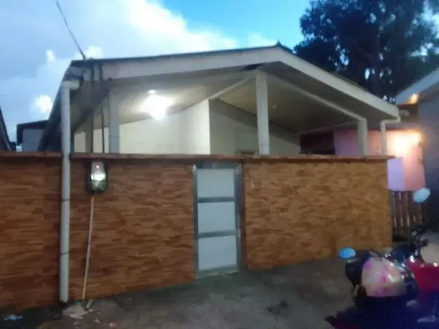 Imagem: A casa possui 4 Dormitórios, 2 Banheiros, 20m² de Área e