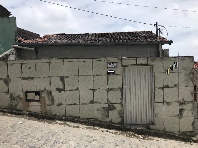 Imagem: A casa possui 2 Dormitórios, 2 Banheiros, 1 Vaga na