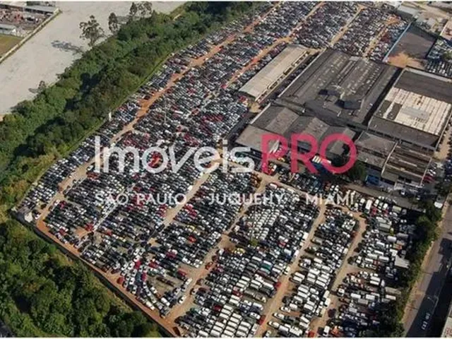 Imagem: 127.000M de Terreno com 3 Galpões em Topografia
