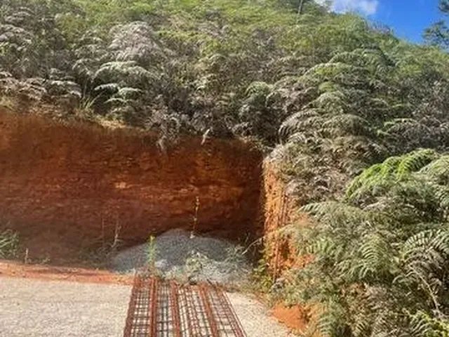 Imagem 10: Sítio com Cachoeira Propia,Base da Casa Pronta Leia Troco Parcelo Garrafão
