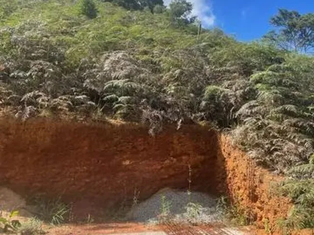 Imagem 13: Sítio com Cachoeira Propia,Base da Casa Pronta Leia Troco Parcelo Garrafão