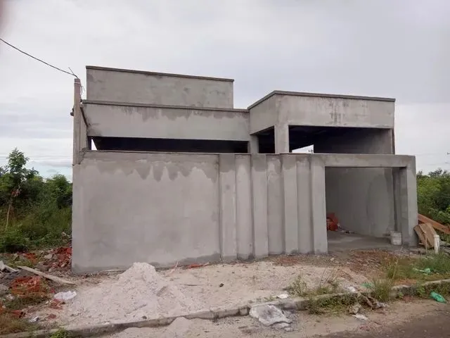 Imagem: A casa possui 2 Dormitórios, 1 Suíte, 2 Banheiros, 3
