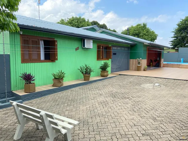 Imagem: Casa Mista com 2 Dormitorio(S) Localizado(A)