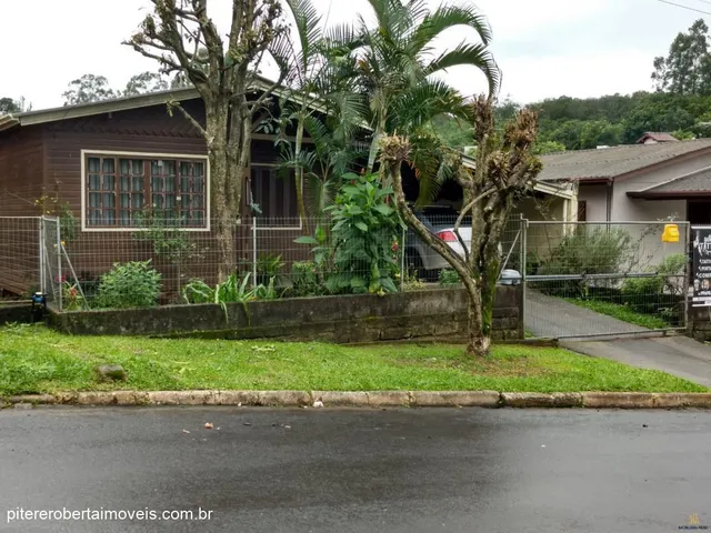 Imagem: Terreno com duas casas