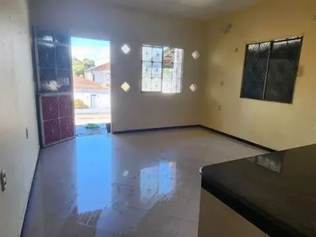 Imagem: A casa possui 1 Dormitório, 1 Banheiro, 1 Vaga na garagem,
