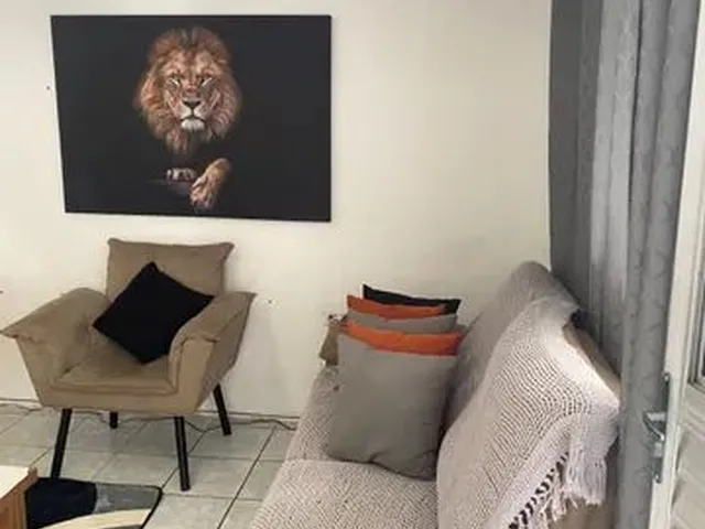 Imagem: A casa possui 3 Dormitórios, 1 Banheiro, 2 Vagas na