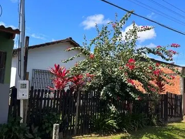 Imagem: A casa possui 3 Dormitórios, 1 Suíte, 2 Banheiros, 90m²