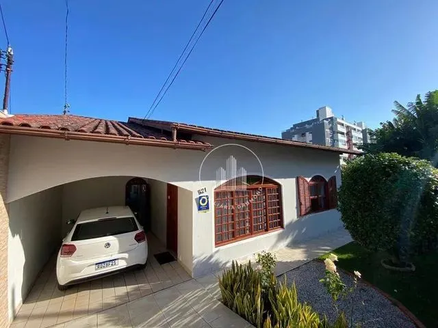 Imagem: Casa com 5 Dormitórios À Venda, 243 M²