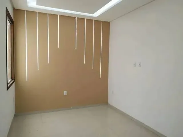 Imagem: A casa possui 3 Dormitórios, 2 Suítes, 2 Banheiros, 2