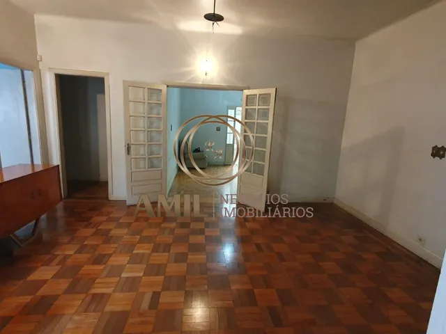 Imagem: A loja possui 3 Dormitórios, 3 Suítes, 4 Banheiros, 1