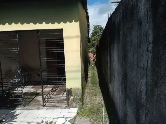 Imagem: A casa possui 2 Dormitórios, 1 Banheiro, 250m² de Área e