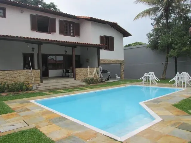 Imagem: Casa À Venda, 4 Quartos, 3 Suítes, 6 Vagas