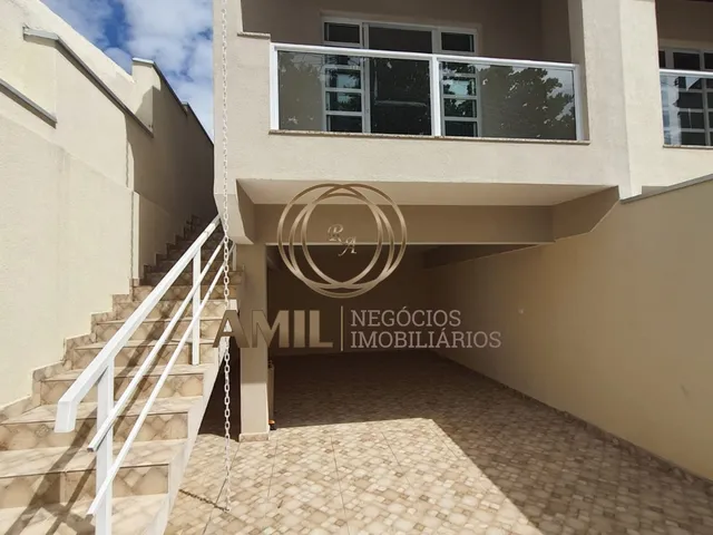 Imagem: A casa possui 3 Dormitórios, 1 Suíte, 2 Banheiros, 2