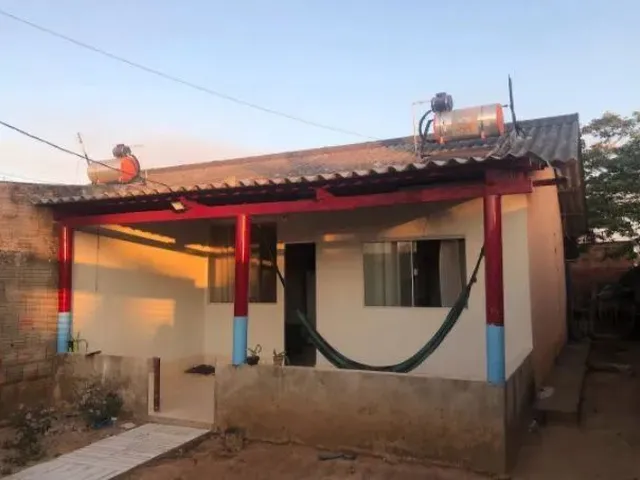 Imagem: A casa possui 2 Dormitórios, 1 Banheiro e está localizado