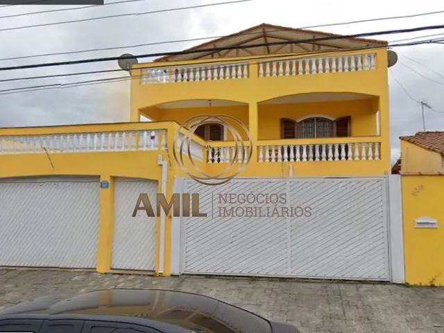 Imagem: A casa possui 5 Dormitórios, 1 Suíte, 4 Banheiros, 7