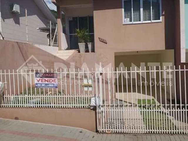 Imagem: A casa possui 3 Dormitórios, 1 Suíte, 3 Banheiros, 2