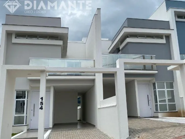 Imagem: A casa possui 3 Dormitórios, 1 Suíte, 3 Banheiros, 2