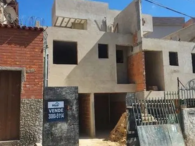 Imagem 4: Casa Geminada com Entrada Individual e 3 Quartos, Suíte e 2 Vagas no Bairro Planalto