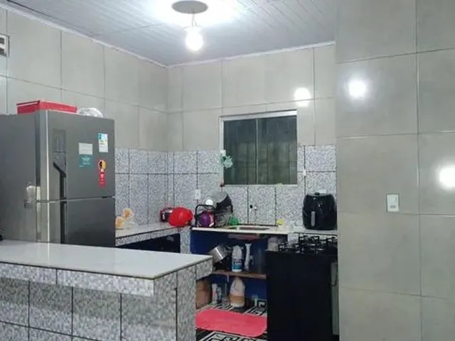 Imagem: A casa possui 3 Dormitórios, 2 Banheiros e está