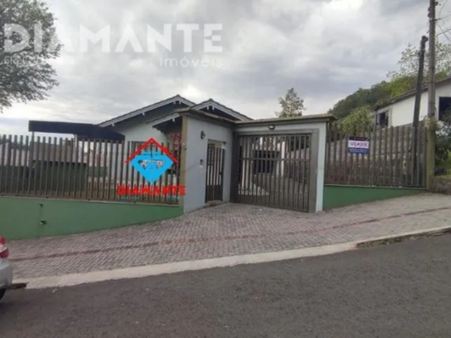 Imagem: A casa possui 3 Dormitórios, 1 Suíte, 3 Banheiros, 4