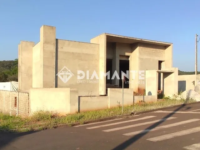 Imagem: A casa possui 3 Dormitórios, 1 Suíte, 4 Banheiros, 5