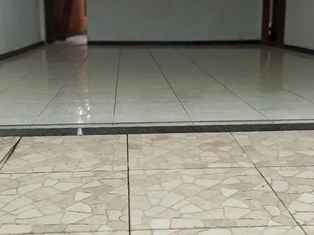 Imagem: A casa possui 3 Dormitórios, 2 Banheiros, 2 Vagas na