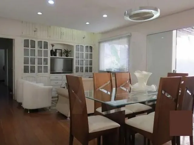 Imagem: Casa À Venda, 3 Quartos, 1 Suíte, 4 Vagas