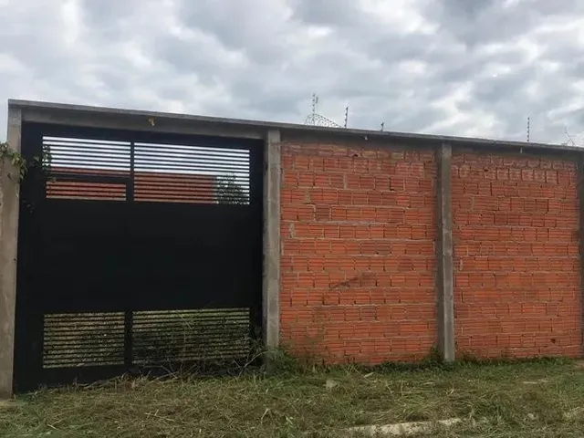 Imagem: A casa possui 1 Dormitório, 1 Banheiro, 3 Vagas na