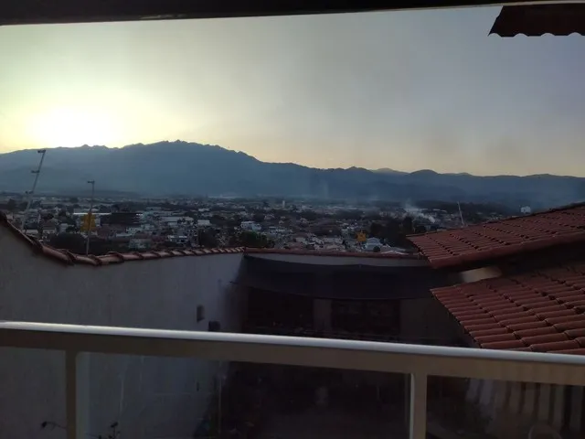 Imagem: A casa possui 4 Dormitórios, 2 Suítes, 4 Banheiros, 2
