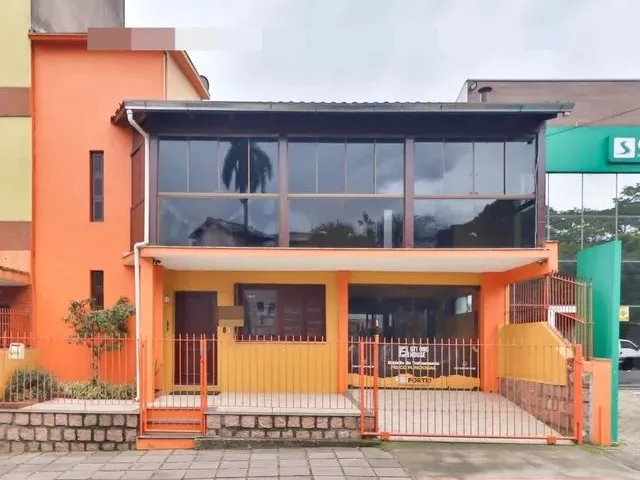 Imagem: A casa possui 3 Dormitórios, 2 Banheiros, 120m² de Área