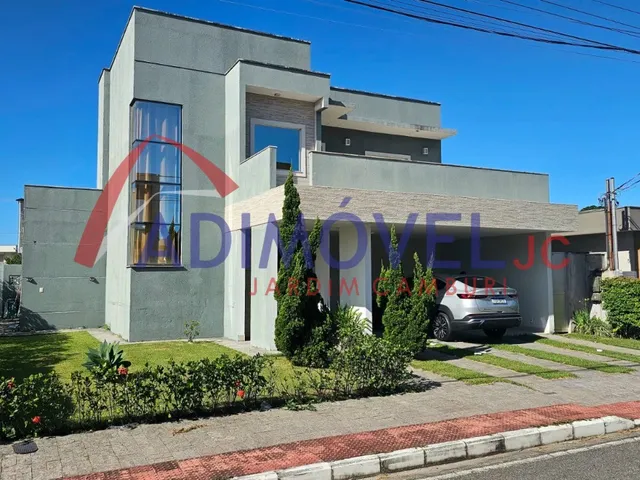 Imagem: A casa possui 4 Dormitórios, 1 Suíte, 4 Banheiros, 2