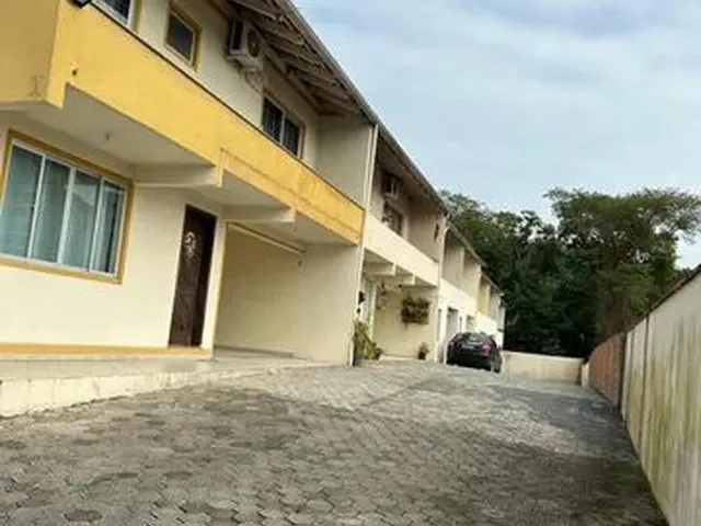 Imagem: Casa do Tipo Sobrado, Localizado no Bairro