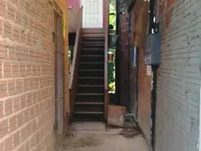 Imagem: A casa possui 2 Dormitórios, 1 Banheiro e está localizado