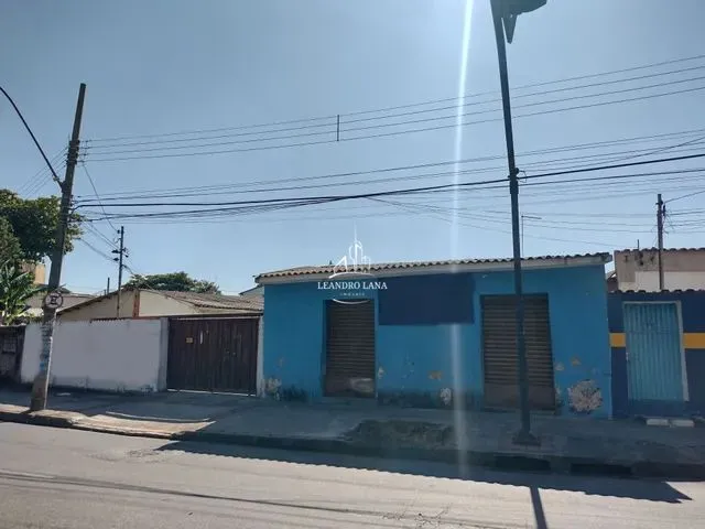 Imagem: Lote com Loja e 2 Barracões - Bairro Dom