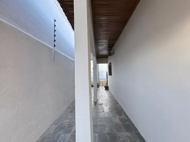 Imagem 3: Casa em rua fechada com segurança com excelente potencial para comercial/residencial no