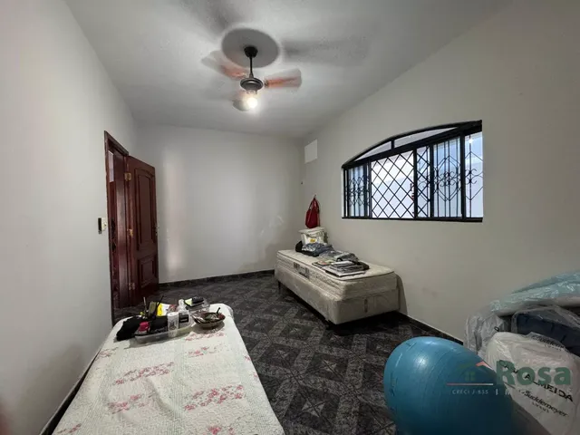Imagem 2: Casa em rua fechada com segurança com excelente potencial para comercial/residencial no