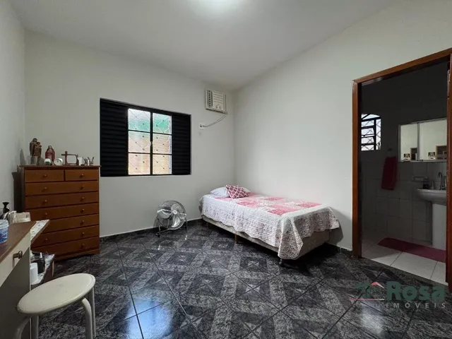 Imagem 5: Casa em rua fechada com segurança com excelente potencial para comercial/residencial no