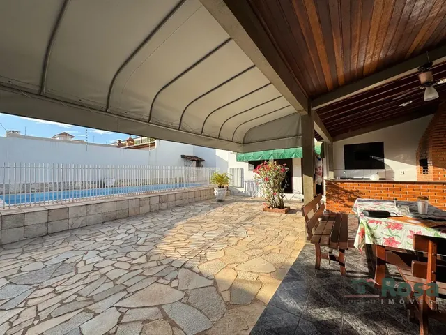 Imagem 7: Casa em rua fechada com segurança com excelente potencial para comercial/residencial no