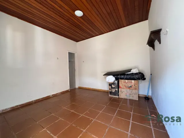 Imagem 6: Casa em rua fechada com segurança com excelente potencial para comercial/residencial no