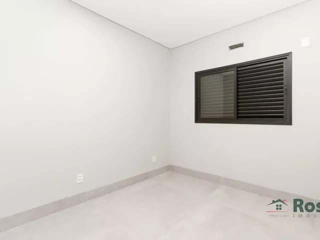 Imagem 2: Casa à Venda Recém Construida com 4 SUÍTE(s), escritório, COZINHA GOURMET e PISCINA