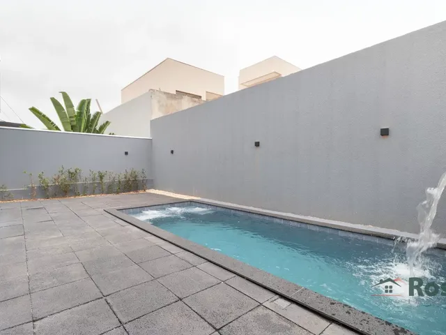 Imagem 3: Casa à Venda Recém Construida com 4 SUÍTE(s), escritório, COZINHA GOURMET e PISCINA