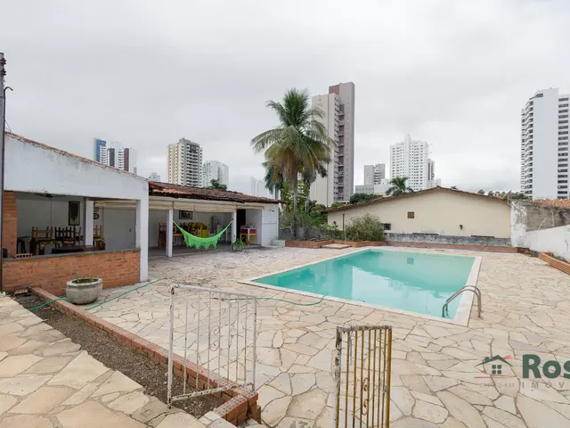 Imagem 6: Imóvel Amplo à Venda para Fins Residencial e Comercial, com 4 Quarto(s), sendo 1